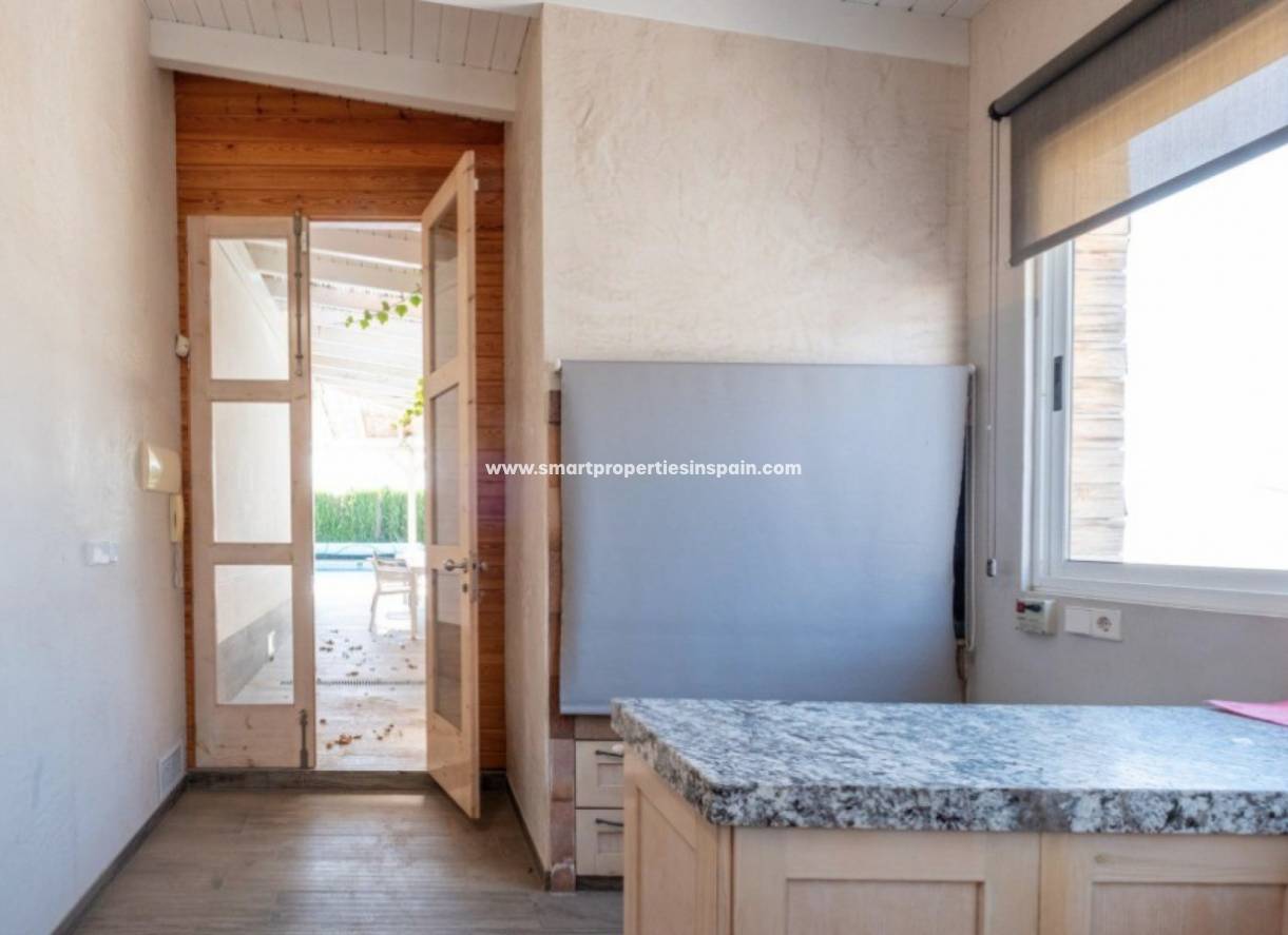 Reventa - Chalet Independiente - La Marina - Urbanización La Marina