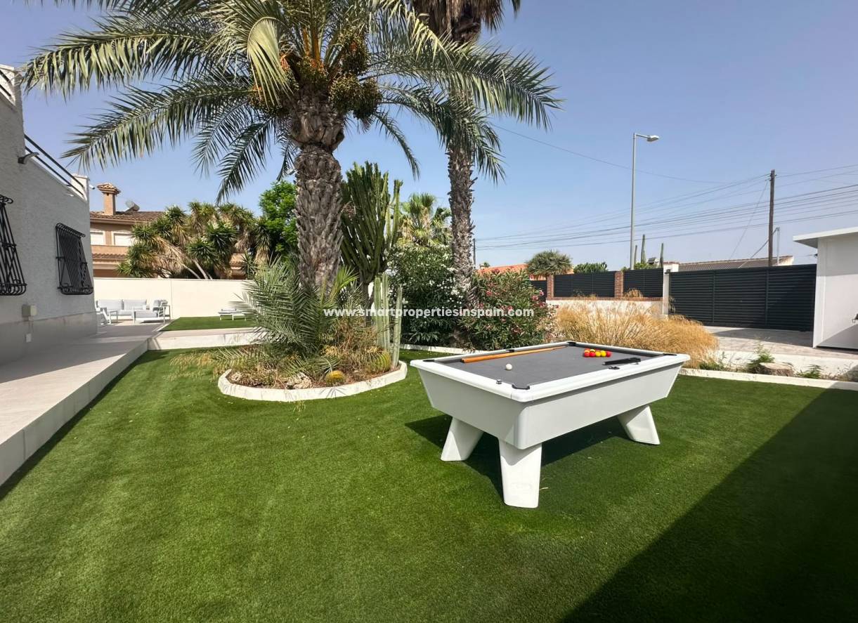 Reventa - Chalet Independiente - La Marina - Urbanización La Marina