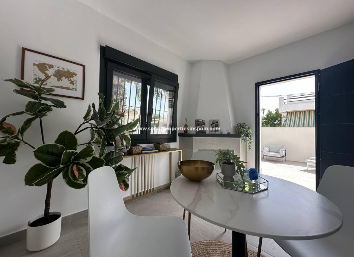Reventa - Chalet Independiente - La Marina - Urbanización La Marina
