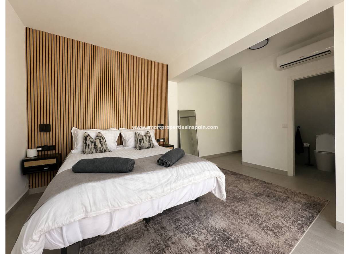 Reventa - Chalet Independiente - La Marina - Urbanización La Marina