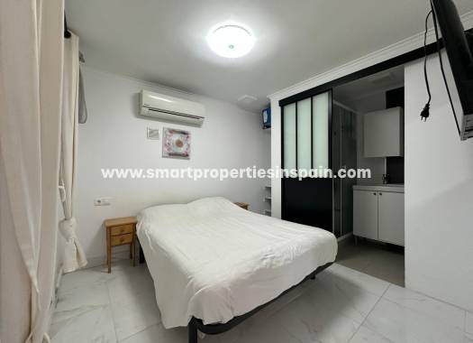 Reventa - Chalet Independiente - La Marina - Urbanización La Marina