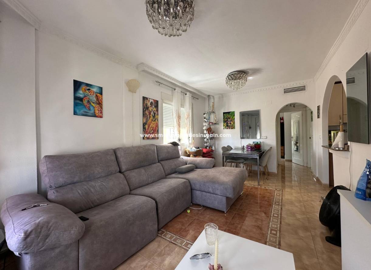 Reventa - Chalet Independiente - La Marina - Urbanización La Marina