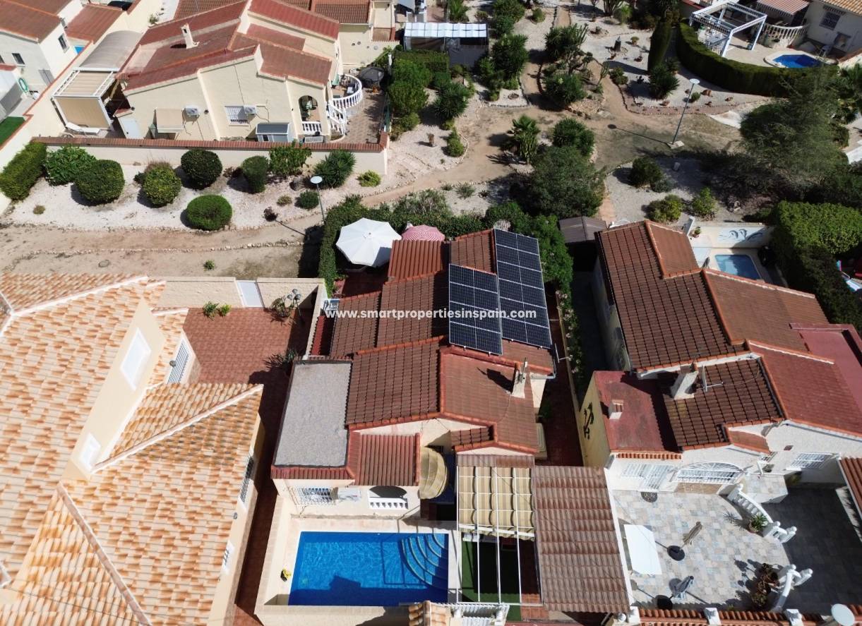 Reventa - Chalet Independiente - La Marina - Urbanización La Marina