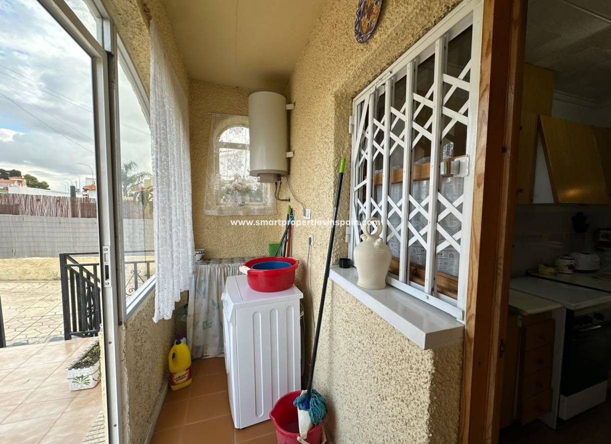 Reventa - Chalet Independiente - La Marina - Urbanización La Marina