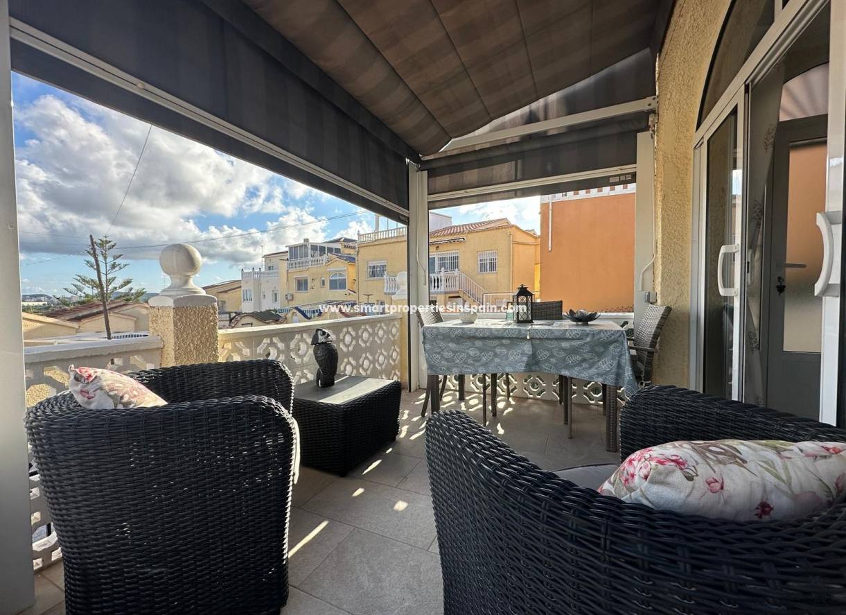 Reventa - Chalet Independiente - La Marina - Urbanización La Marina