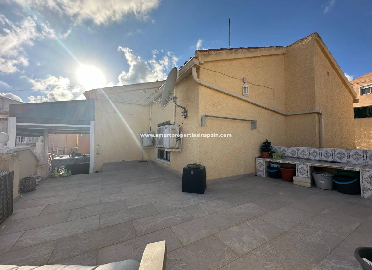 Reventa - Chalet Independiente - La Marina - Urbanización La Marina