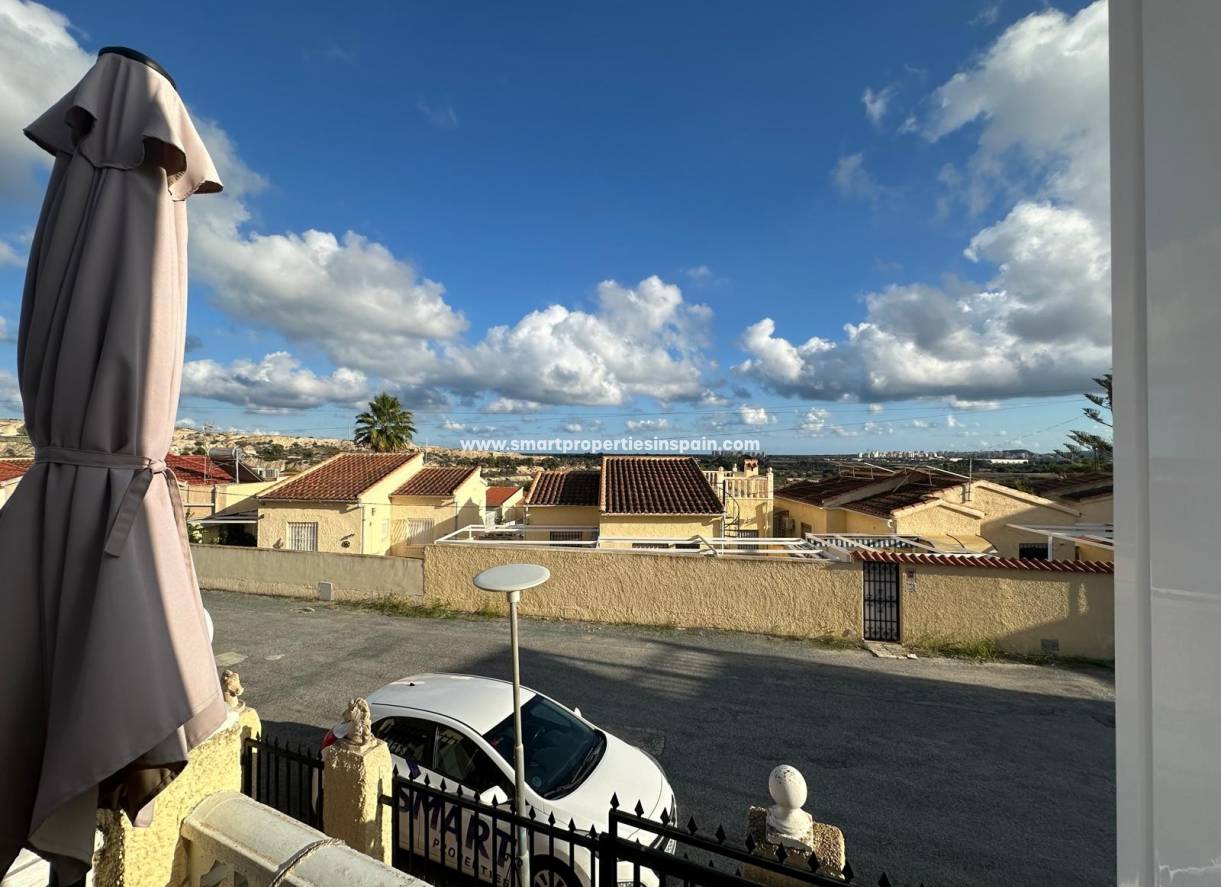 Reventa - Chalet Independiente - La Marina - Urbanización La Marina