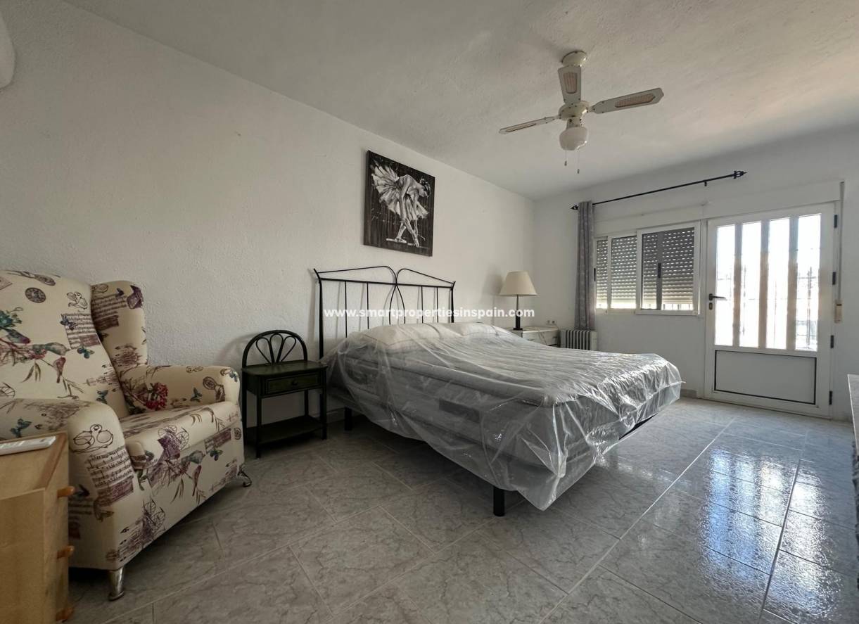 Reventa - Chalet Independiente - La Marina - Urbanización La Marina