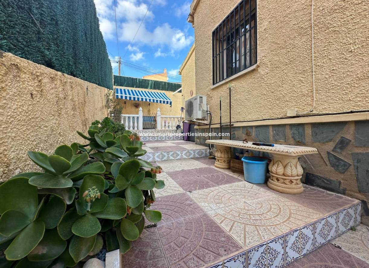 Reventa - Chalet Independiente - La Marina - Urbanización La Marina
