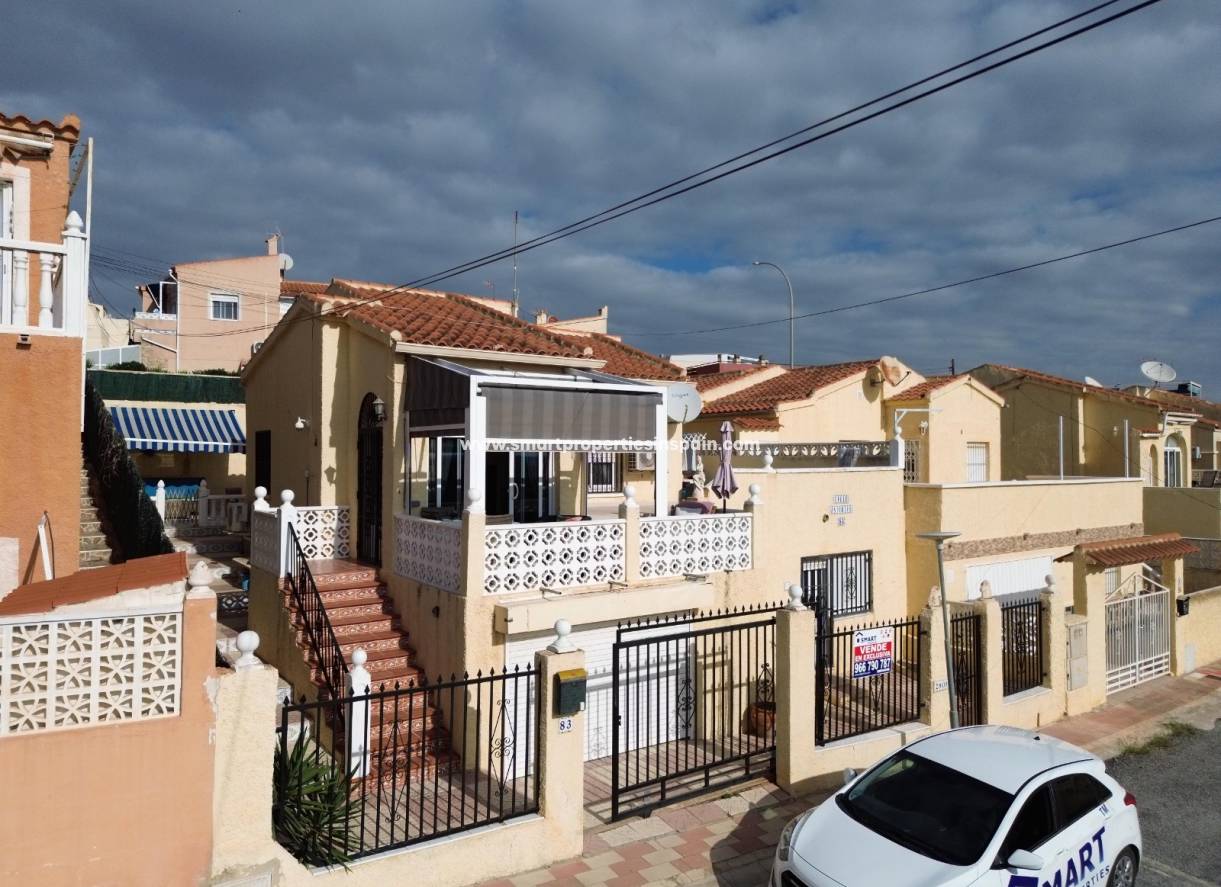 Reventa - Chalet Independiente - La Marina - Urbanización La Marina