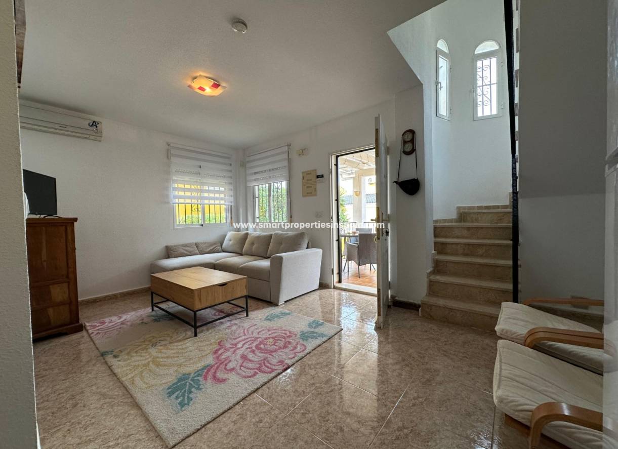 Reventa - Chalet Independiente - La Marina - Urbanización La Marina