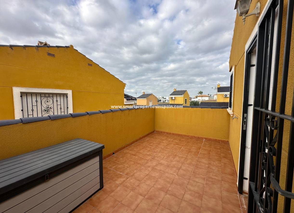 Reventa - Chalet Independiente - La Marina - Urbanización La Marina