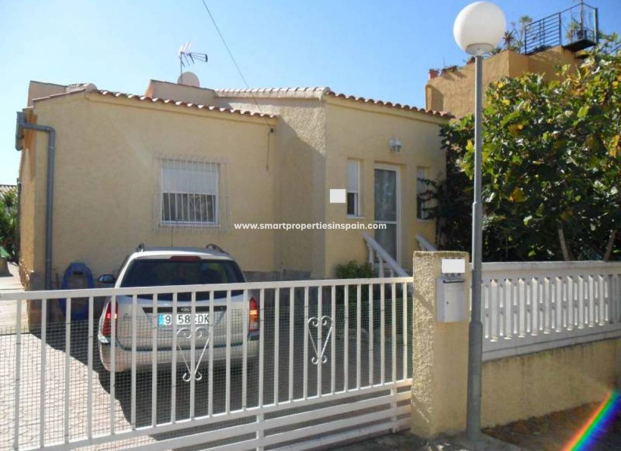 Reventa - Chalet Independiente - La Marina - Urbanización La Marina