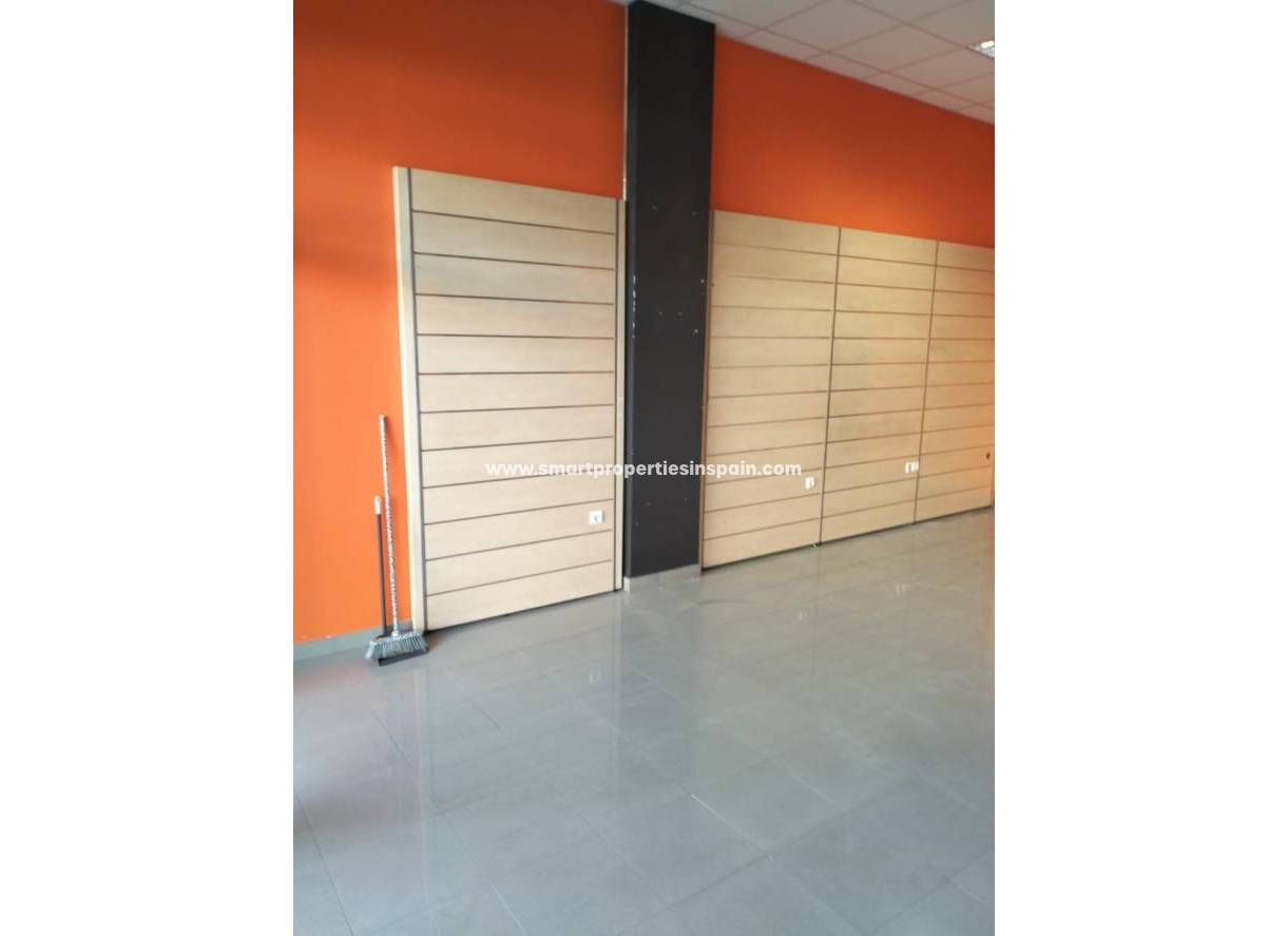 Reventa - Comercial - La Marina - Urbanización La Marina