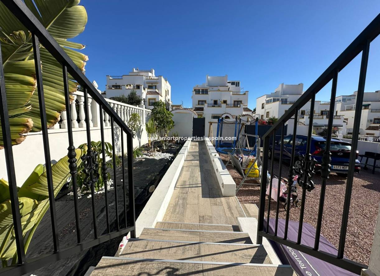 Reventa - Semi Detached Villa - La Marina - Urbanización La Marina