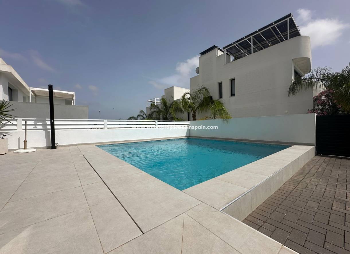 Reventa - Semi Detached Villa - La Marina - Urbanización La Marina