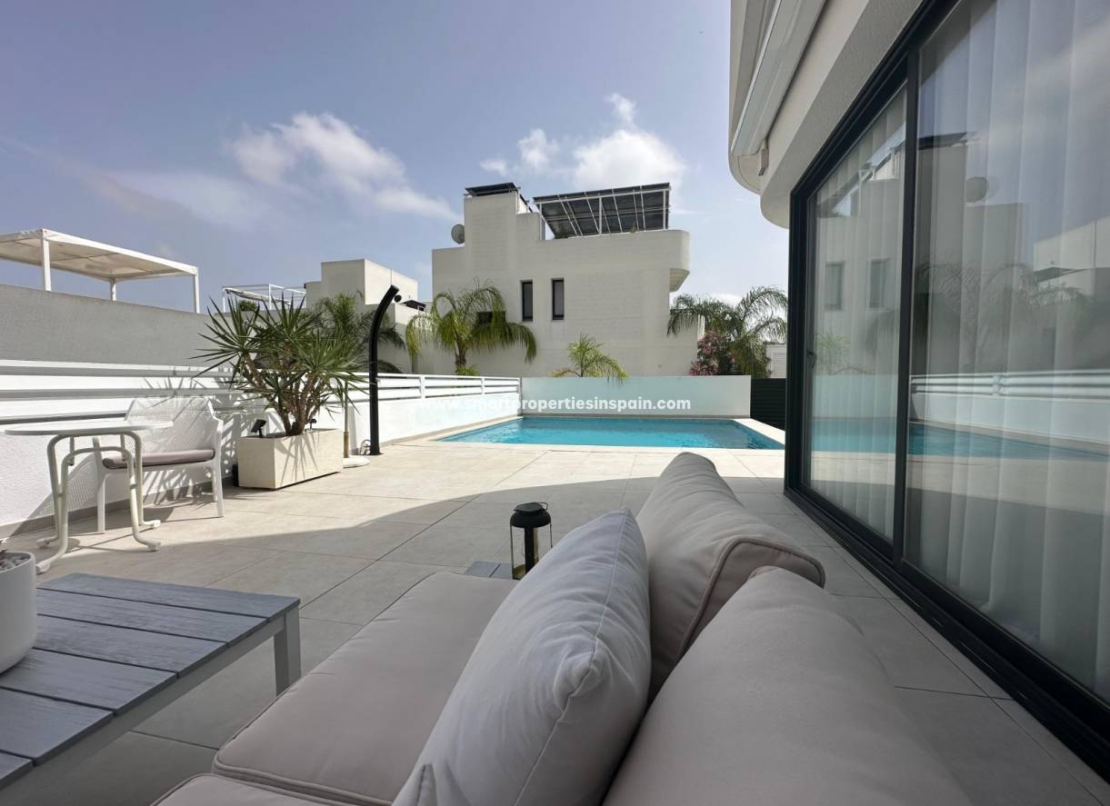Reventa - Semi Detached Villa - La Marina - Urbanización La Marina