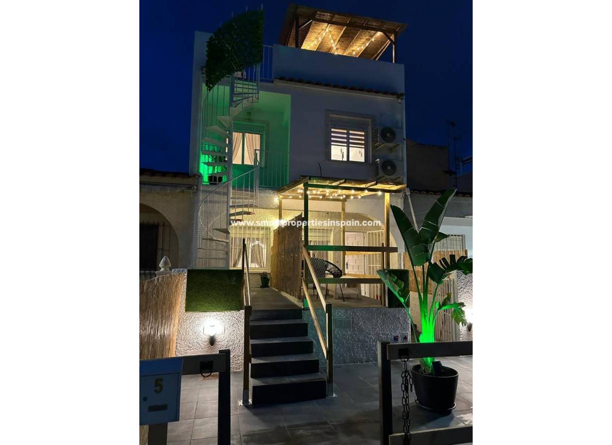 Reventa - Vivienda Adosada - La Marina - Urbanización La Marina