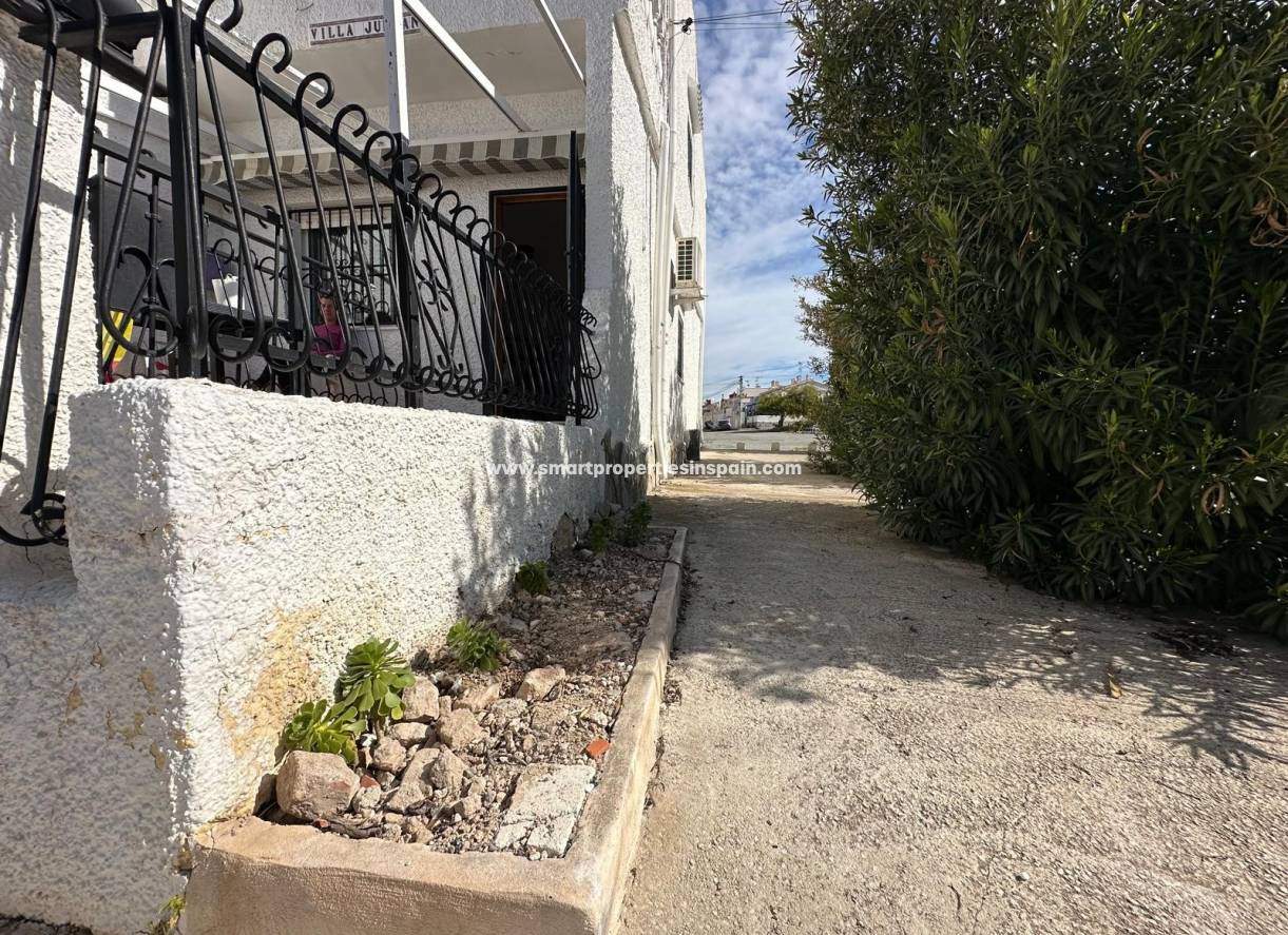 Reventa - Vivienda Adosada - La Marina - Urbanización La Marina