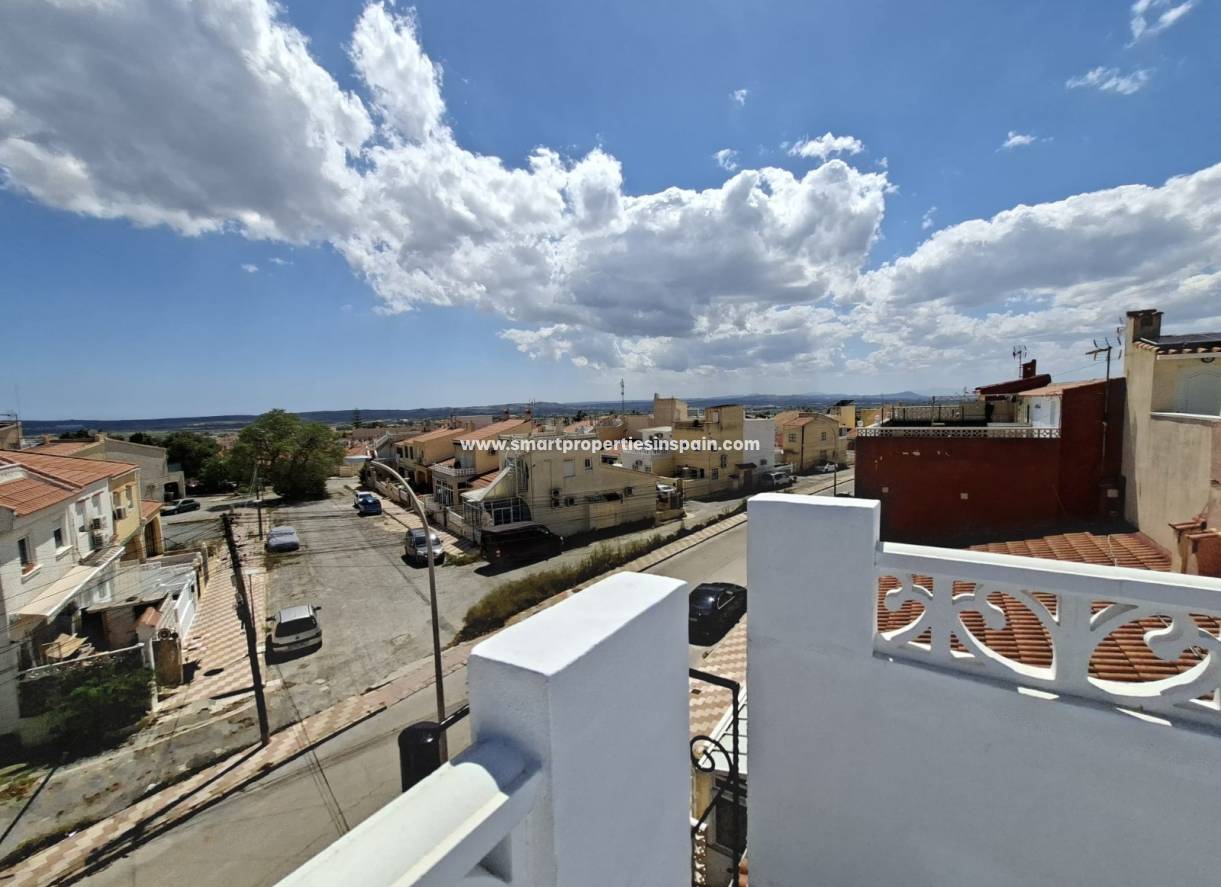 Reventa - Vivienda Adosada - La Marina - Urbanización La Marina