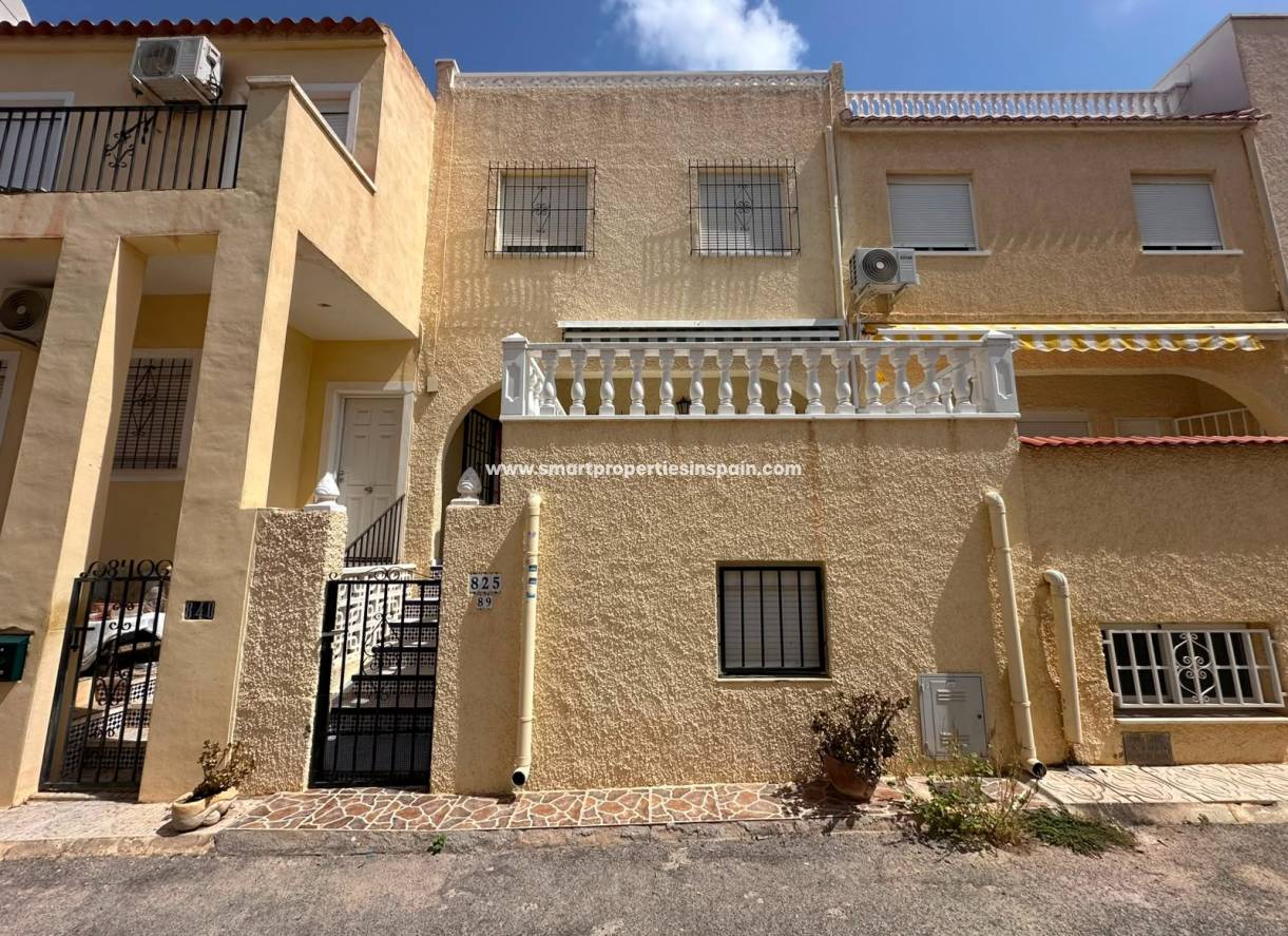 Reventa - Vivienda Adosada - La Marina - Urbanización La Marina