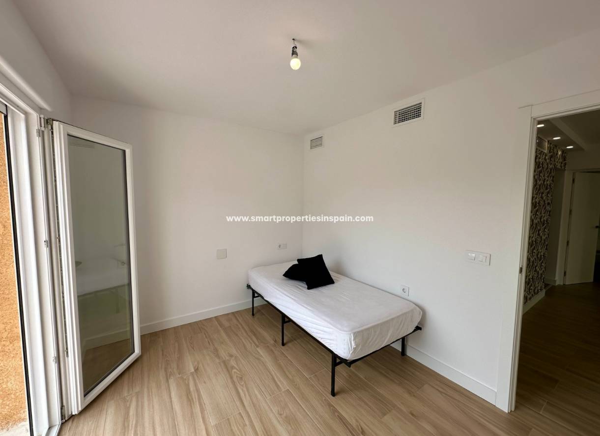 Reventa - Vivienda Semi Adosada - La Marina - Urbanización La Marina