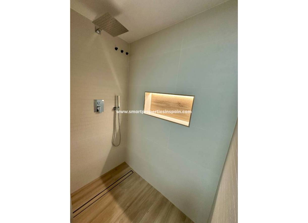 Reventa - Vivienda Semi Adosada - La Marina - Urbanización La Marina