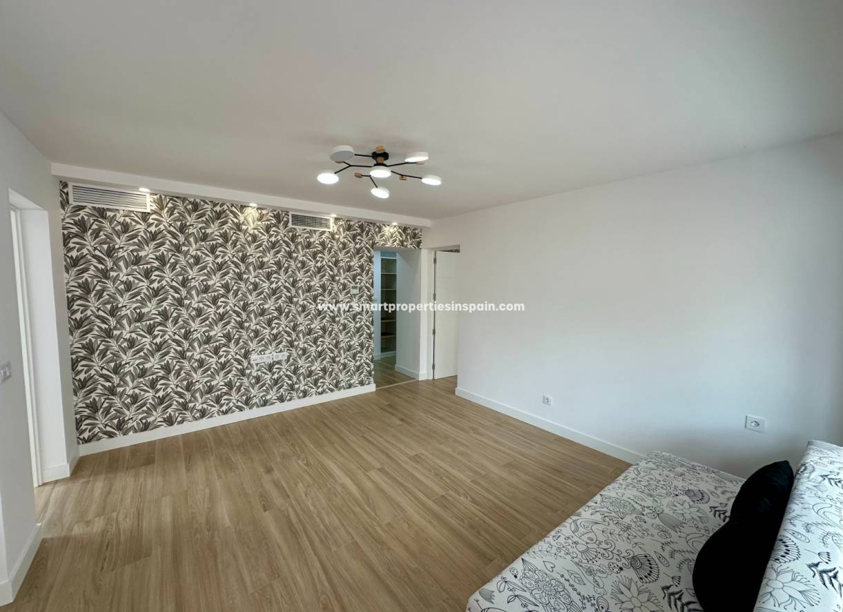 Reventa - Vivienda Semi Adosada - La Marina - Urbanización La Marina