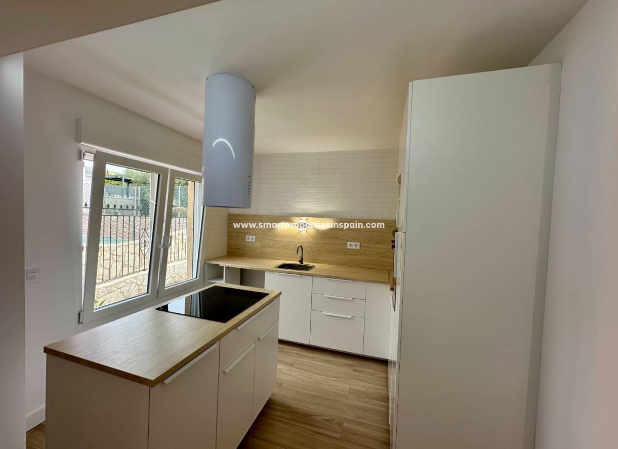 Reventa - Vivienda Semi Adosada - La Marina - Urbanización La Marina