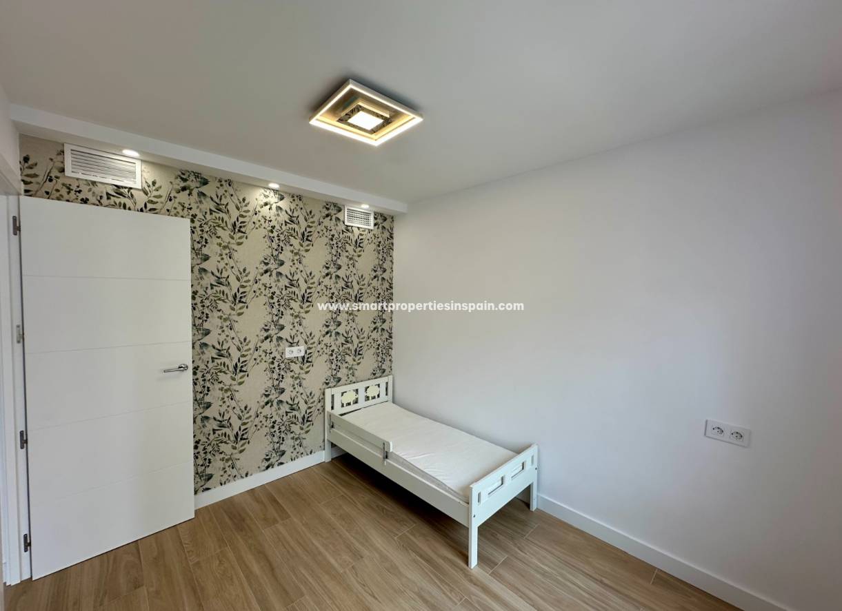 Reventa - Vivienda Semi Adosada - La Marina - Urbanización La Marina