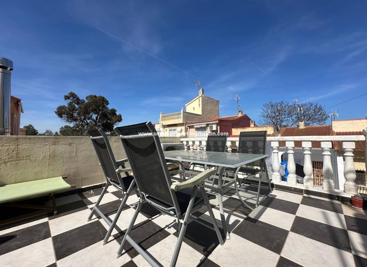 Reventa - Vivienda Semi Adosada - La Marina - Urbanización La Marina