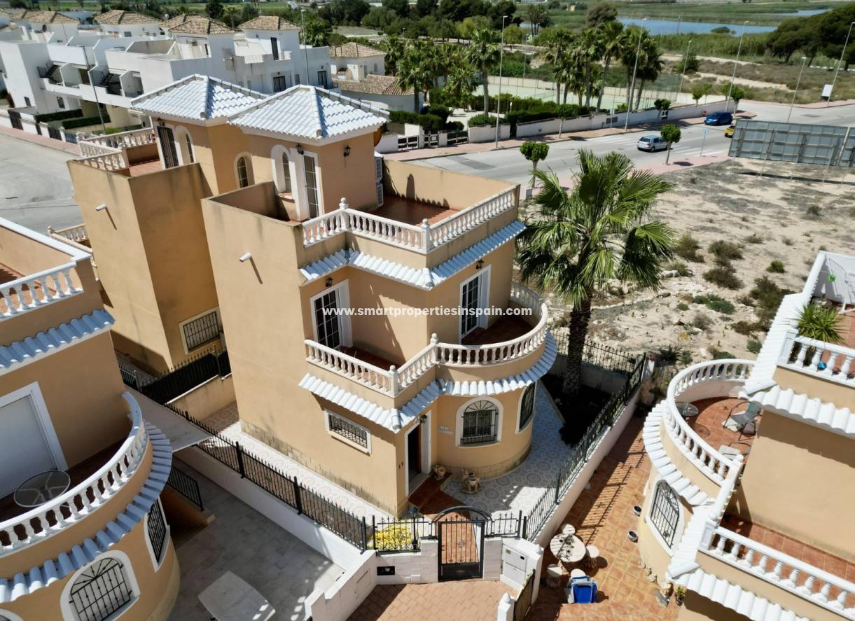 Revente - Maison Individuelle - La Marina - Urbanización La Marina