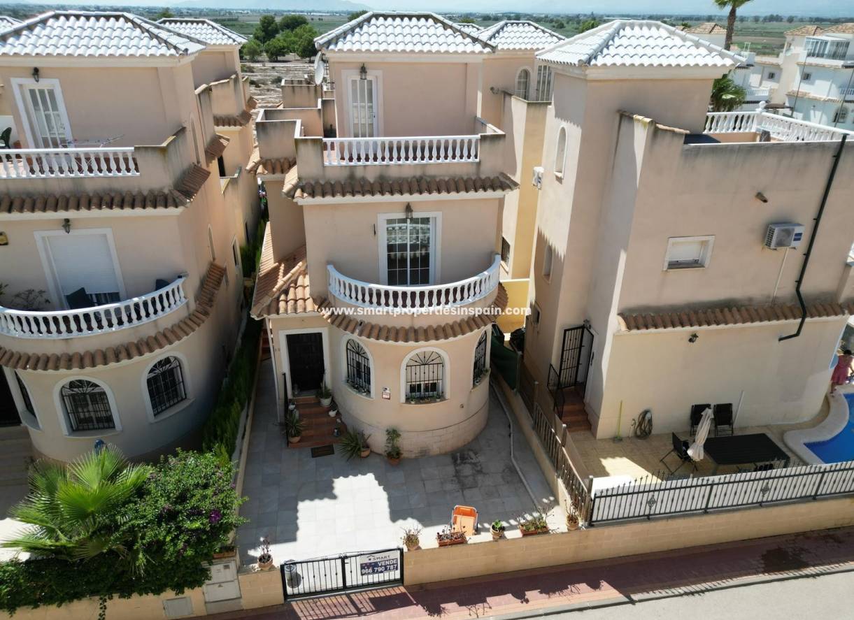 Revente - Maison Individuelle - La Marina - Urbanización La Marina