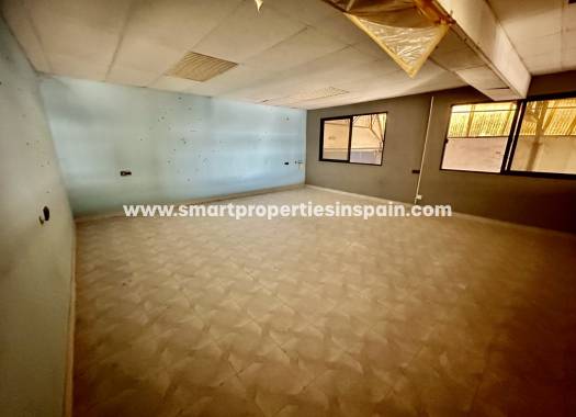 Revente - Zone industrielle - Catral