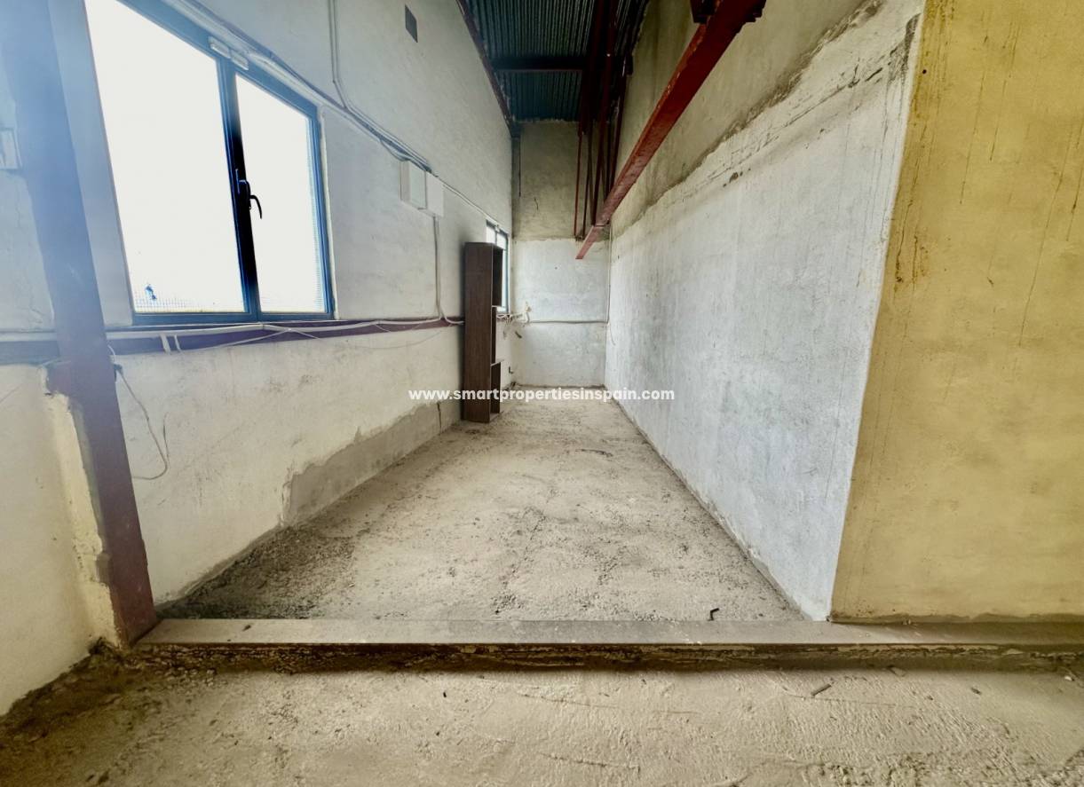 Revente - Zone industrielle - Catral