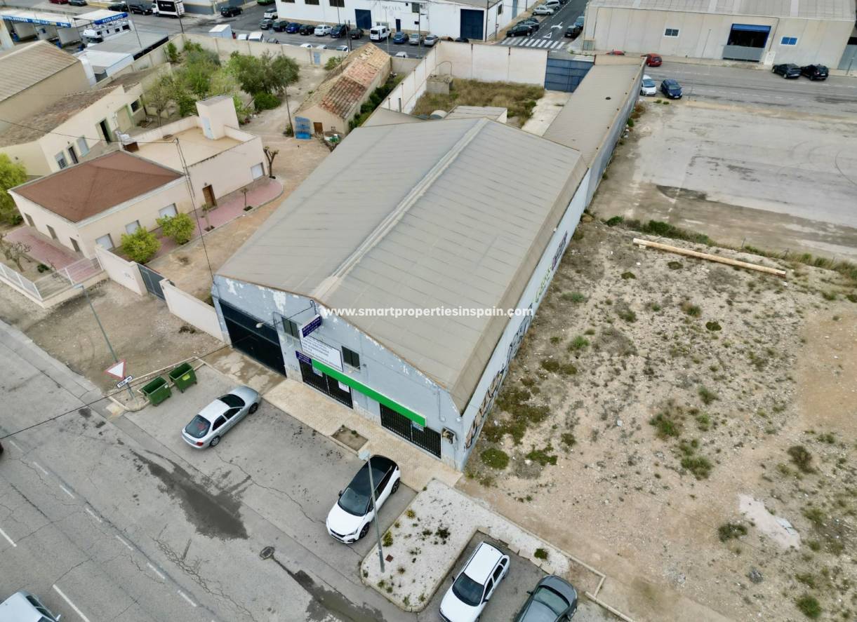 Revente - Zone industrielle - Catral