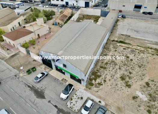 Revente - Zone industrielle - Catral