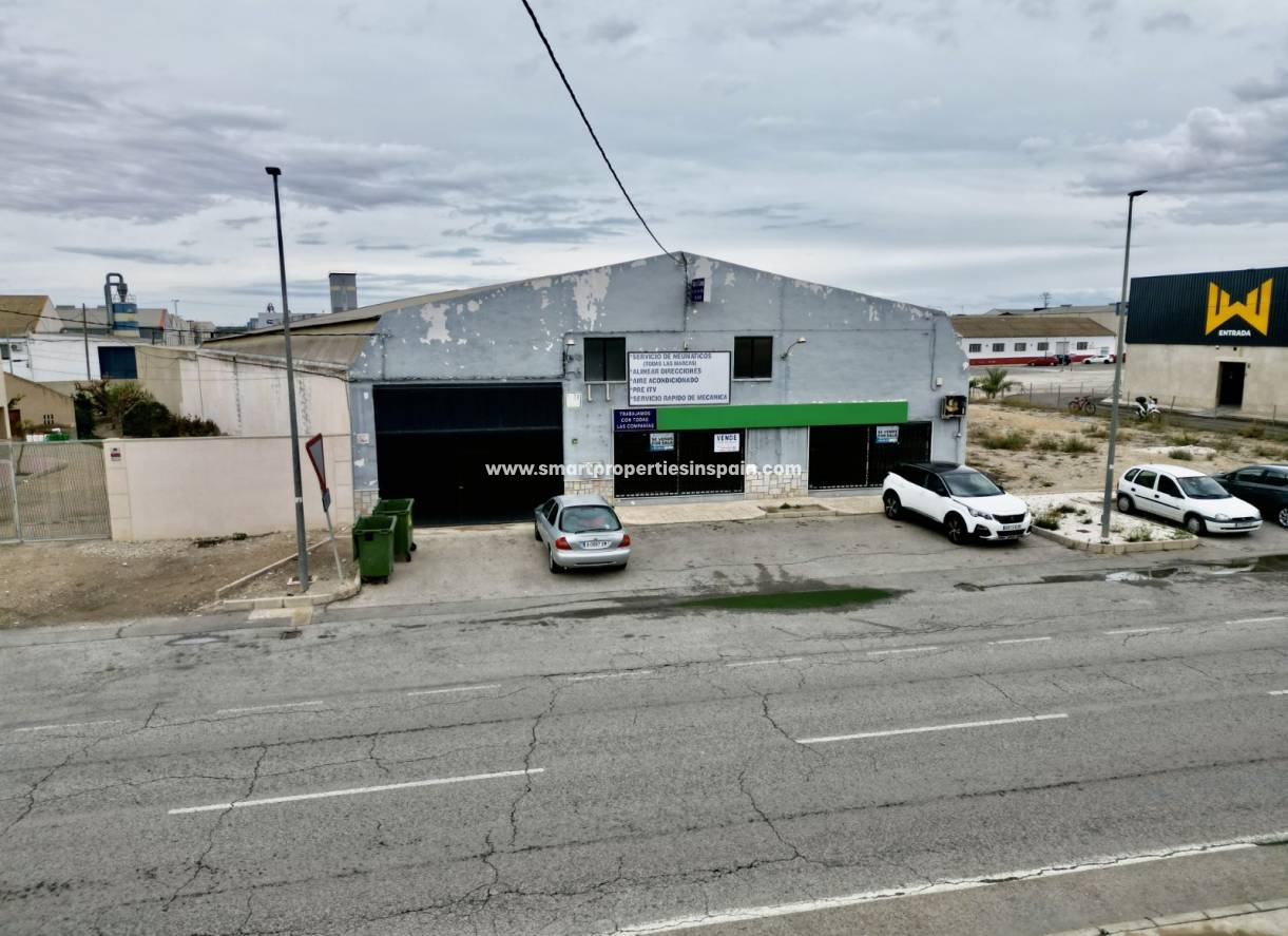 Revente - Zone industrielle - Catral