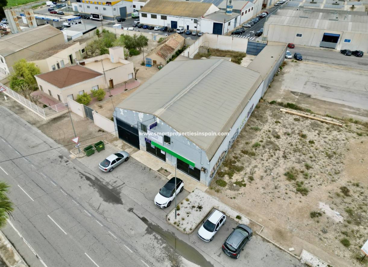 Revente - Zone industrielle - Catral