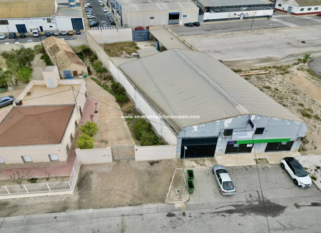 Revente - Zone industrielle - Catral