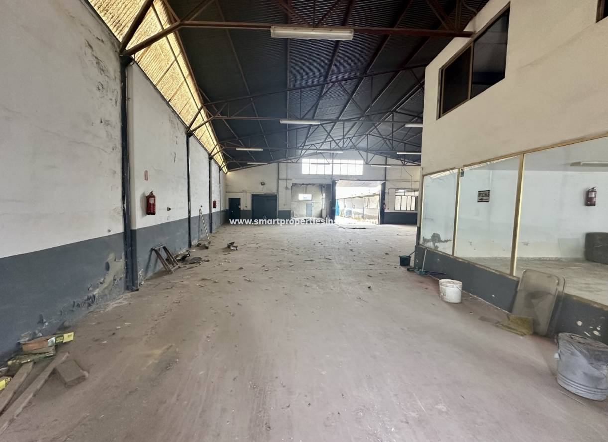 Revente - Zone industrielle - Catral