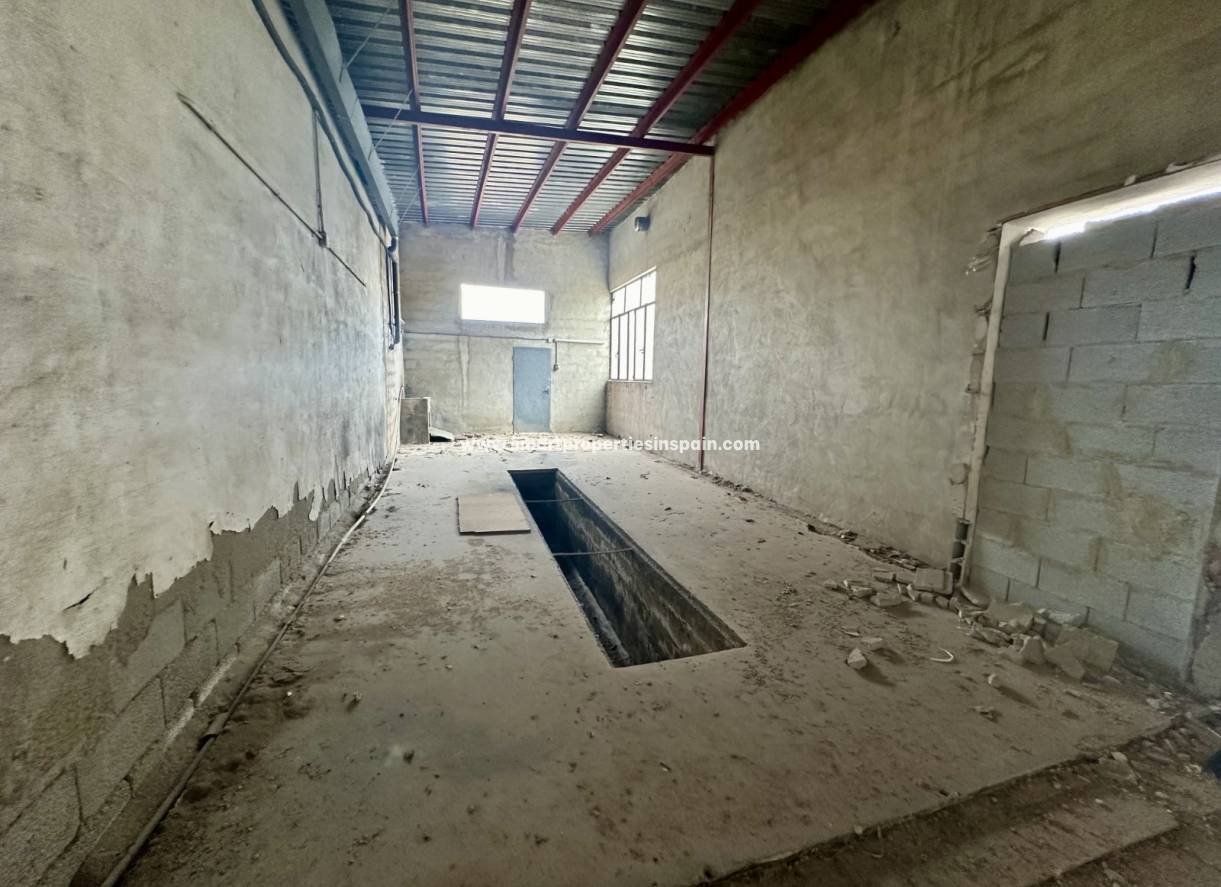 Revente - Zone industrielle - Catral