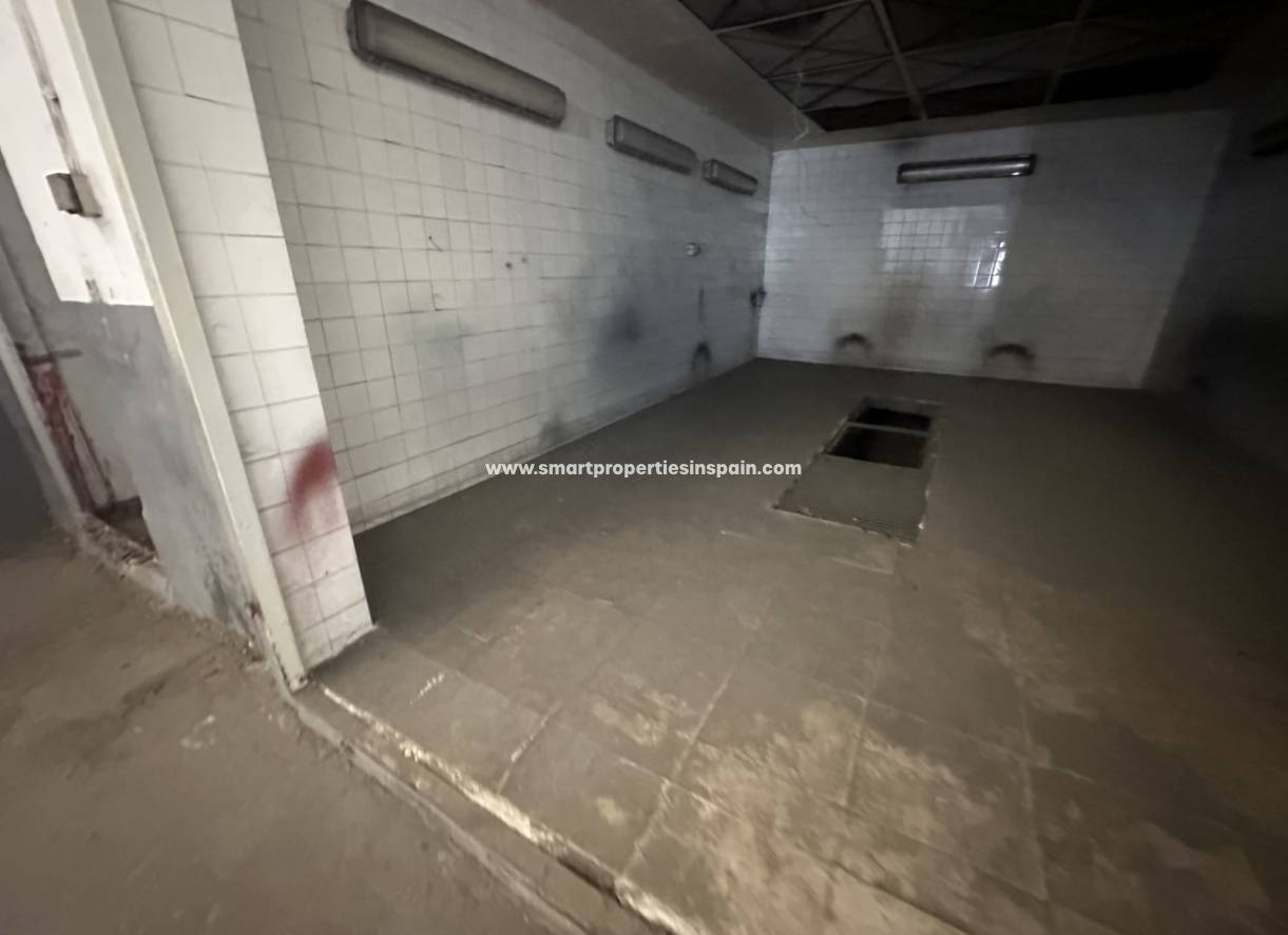 Revente - Zone industrielle - Catral