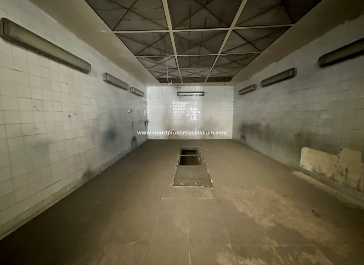 Revente - Zone industrielle - Catral