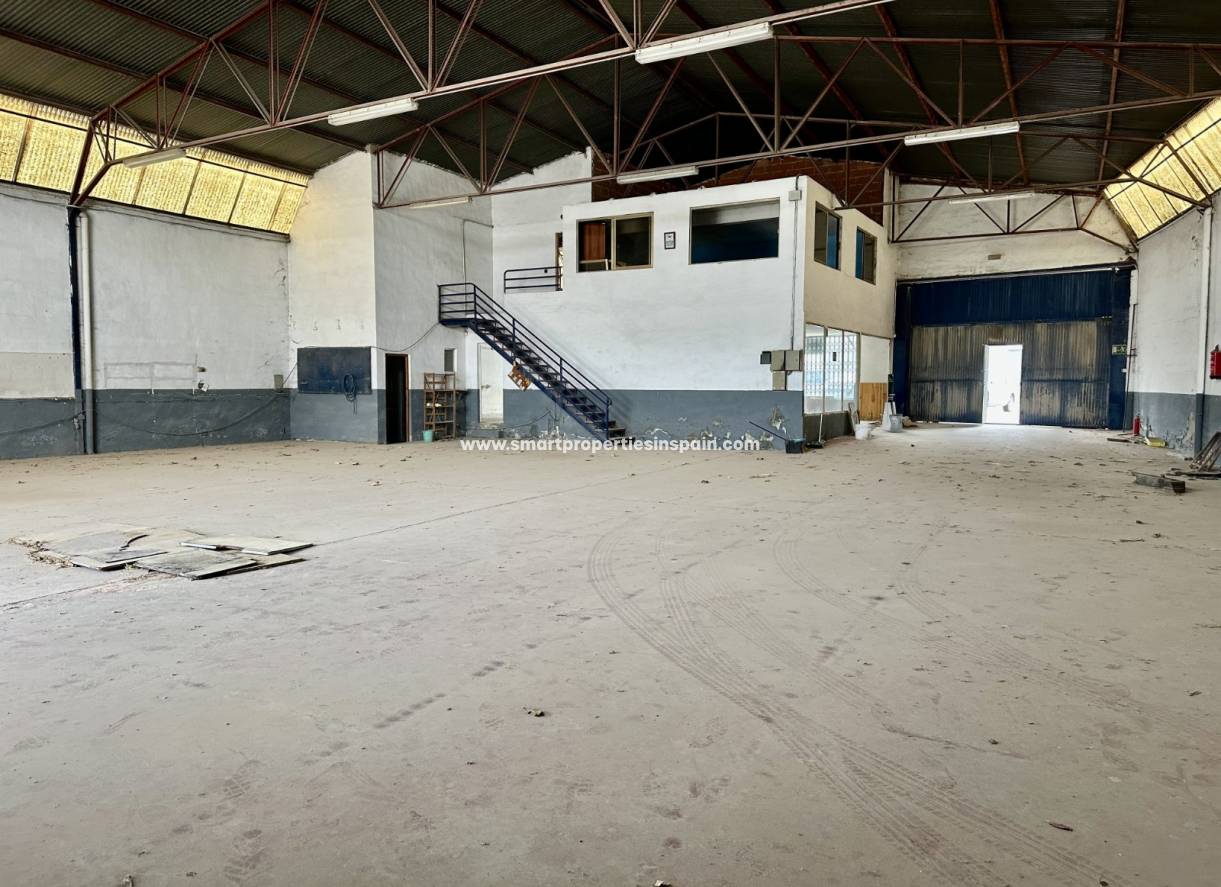 Revente - Zone industrielle - Catral