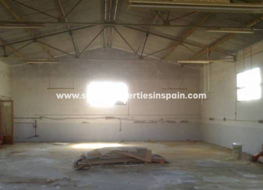Revente - Zone industrielle - Elche