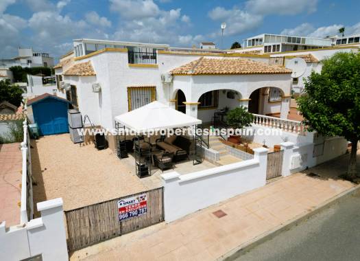 Semi Detached Villa - Reventa - La Marina - Urbanización La Marina