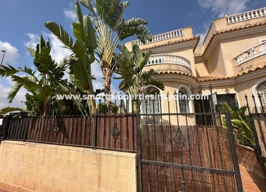 Semi Detached Villa - Reventa - La Marina - Urbanización La Marina