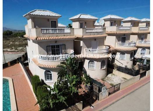 Semi Detached Villa - Reventa - La Marina - Urbanización La Marina