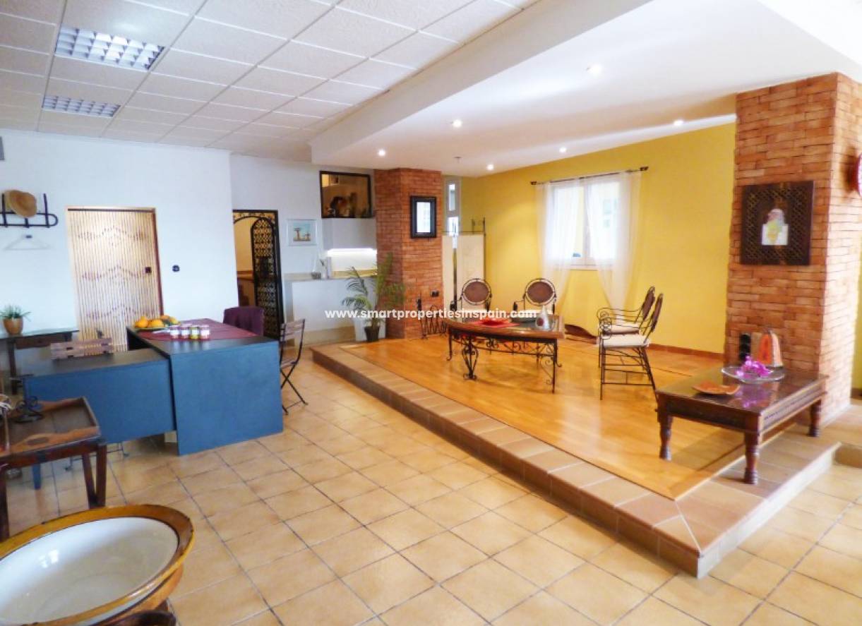 Wederverkoop - Commercial - La Marina - La Marina Village